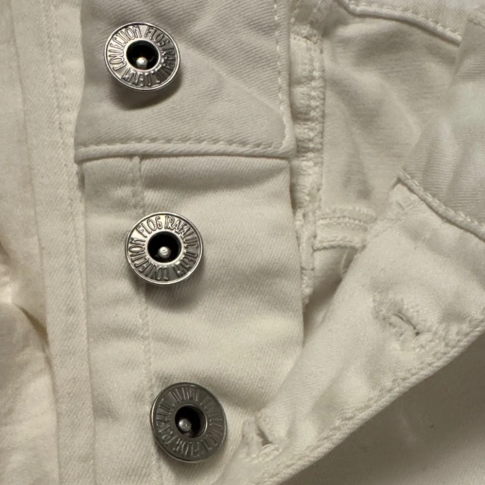 Bevvy Flog Aviv Button Fly White Denim sz 28 nwot - Picture 3 of 11